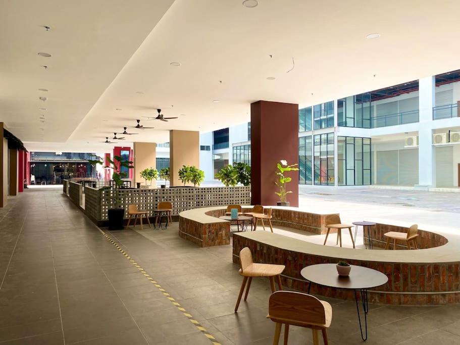 Apartment The Podium-studio-free 1 Parking-6 Pax-d321b Kuching