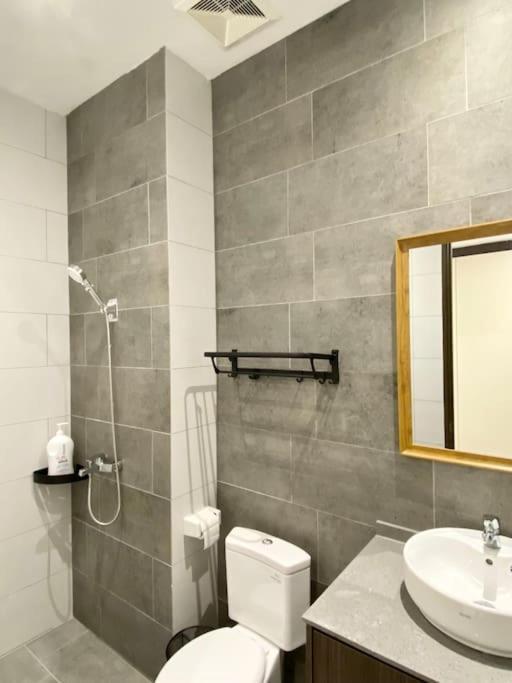 Apartment The Podium-studio-free 1 Parking-6 Pax-d321b Kuching
